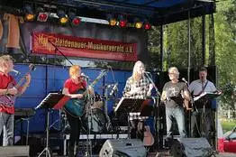 Music group plays at Rock am Damm