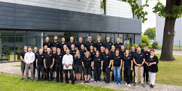 Mitarbeiter im Hof des Unternehmens